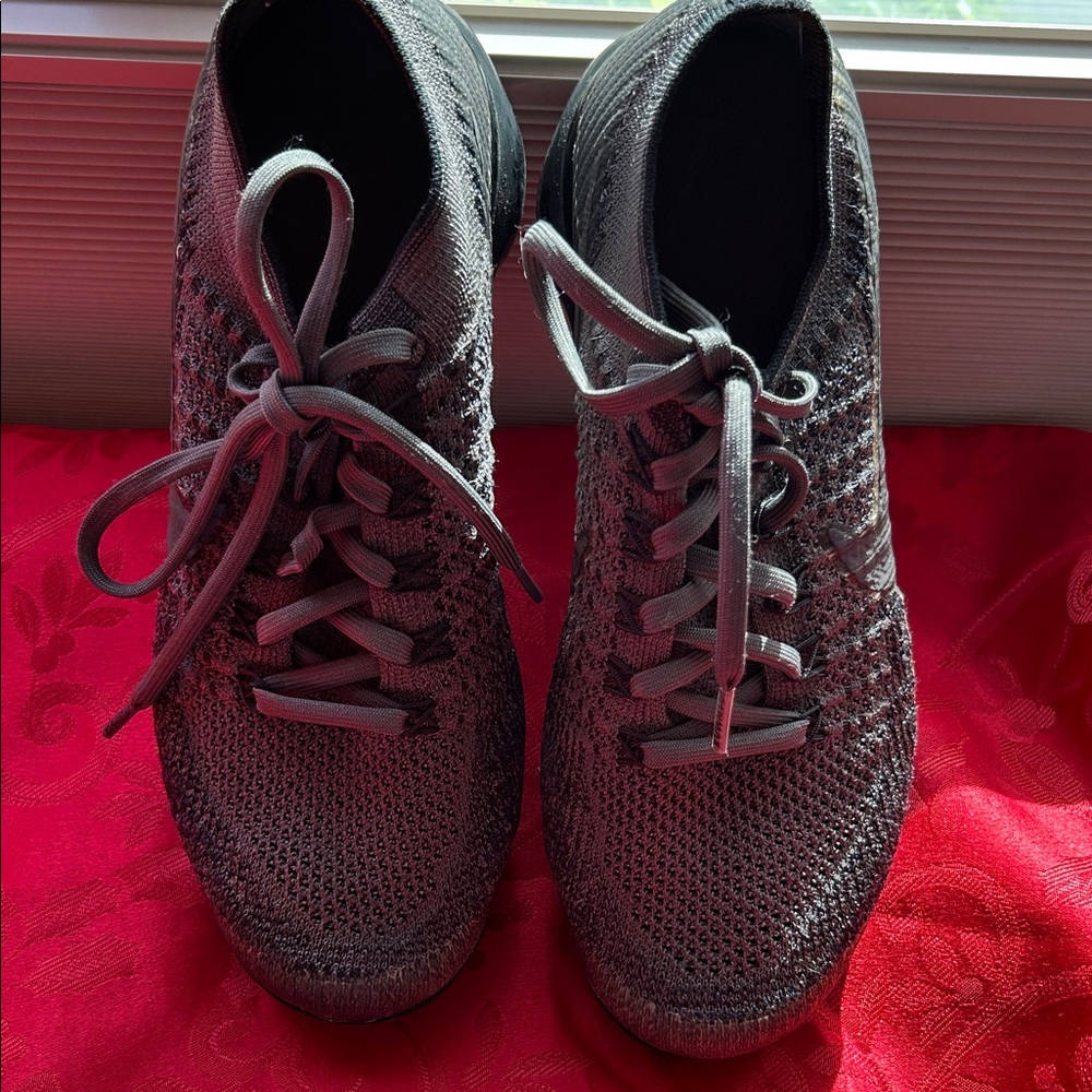 Nike Women's Black and Gray Sneakers